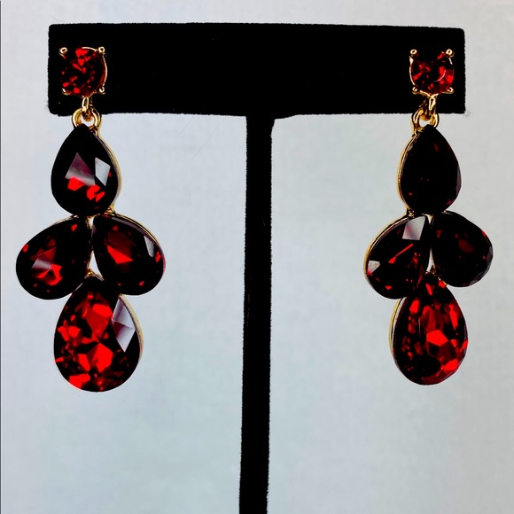 Jewelry - Garnet and Gold drop earrings perfect for Holidays